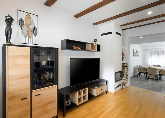 Amazing In Krasno 펜션 *